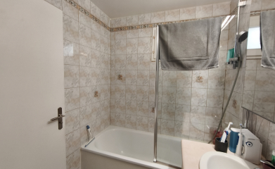 Conception 3D d&rsquo;une salle de bain &agrave; Vaur&eacute;al image 